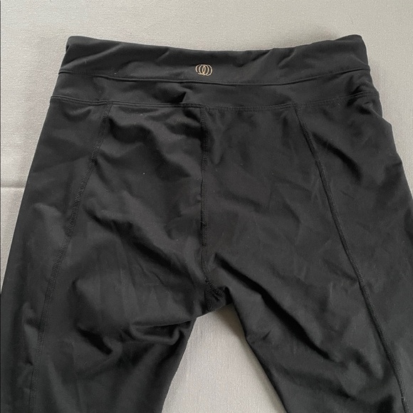 Black Capris Leggings - Picture 6 of 6